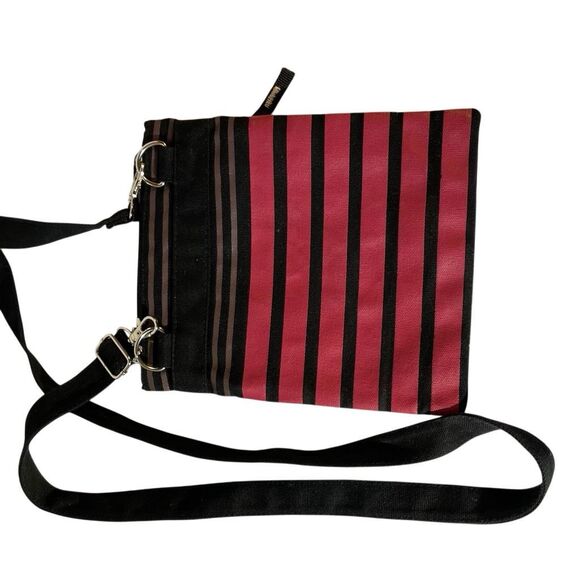 Robin Ruth Crossbody Boston Bag. destination, travel, hobo - Picture 9 of 16